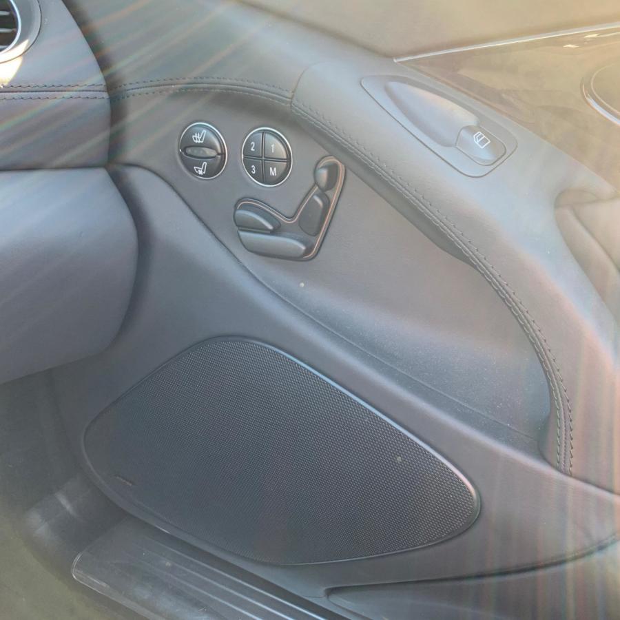 Детали интерьера Mercedes-Benz SL600 (R230) 2007 года  (фото 77 из 189)